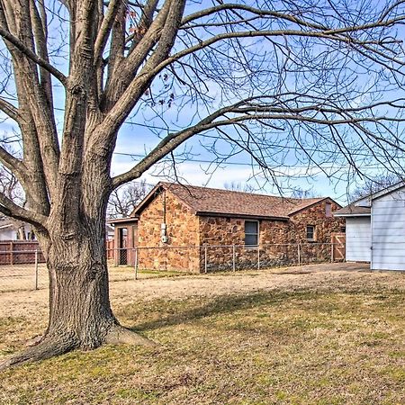 Dog-Friendly Bartlesville Retreat With Yard! Eksteriør billede